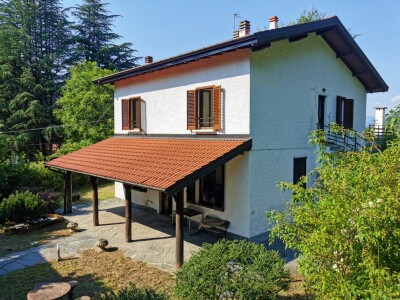 ARCISATE, VILLA BIFAMILIARE
