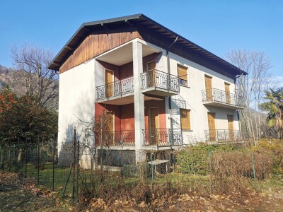 CUASSO AL MONTE, VILLA BIFAMILIARE
