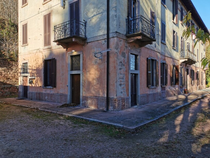 CUASSO AL MONTE, TRILOCALE CON BOX-14