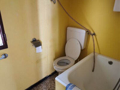 BESANO, DUE CASE INDIPENDENTI CON TERRENO