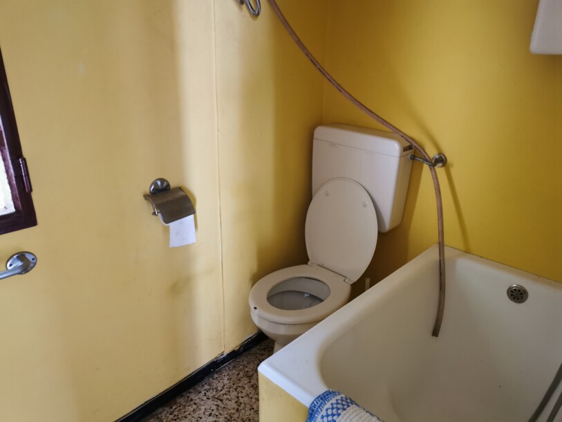 BESANO, DUE CASE INDIPENDENTI CON TERRENO-14