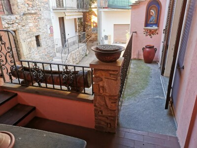 CUASSO AL MONTE, BORGNANA, PORZIONE DI CASA