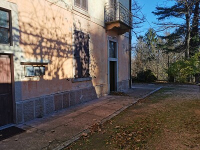 CUASSO AL MONTE, TRILOCALE CON BOX