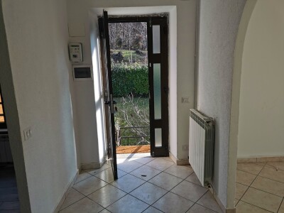 ARCISATE, VILLA BIFAMILIARE