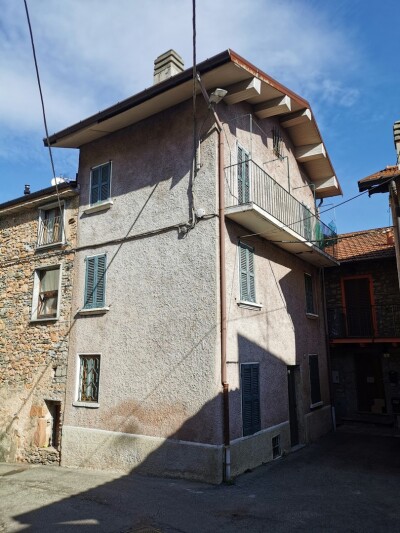 CUASSO AL MONTE, PORZIONE DI CASA