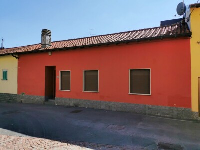SALTRIO, PORZIONE DI CASA