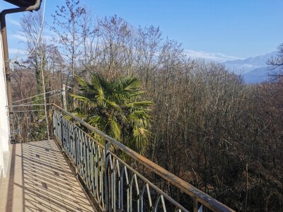 CUASSO AL MONTE, VILLA BIFAMILIARE