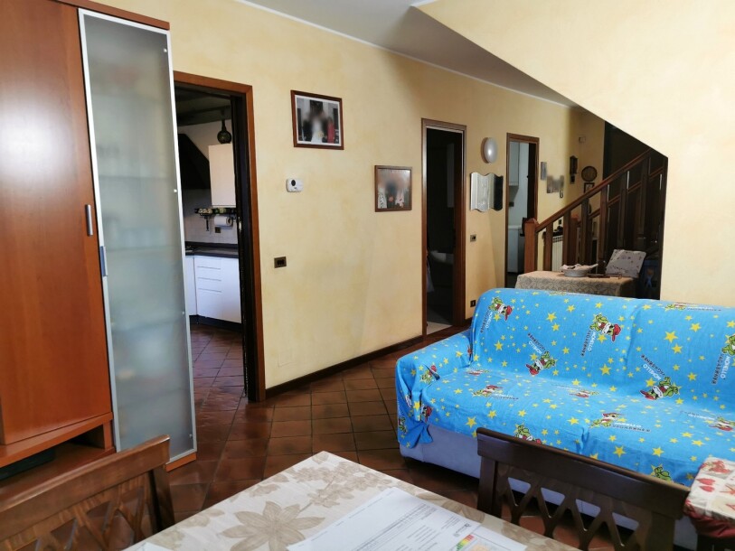 INDUNO OLONA, TRILOCALE SU DUE LIVELLI-5