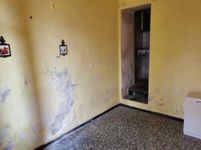 BESANO, DUE CASE INDIPENDENTI CON TERRENO