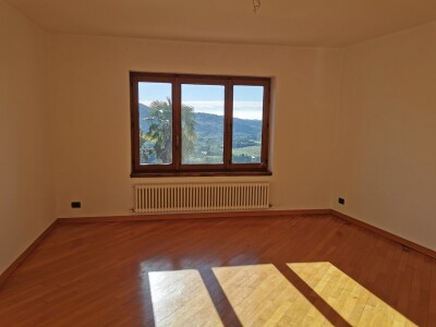 BISUSCHIO (POGLIANA), APPARTAMENTO CON GIARDINO
