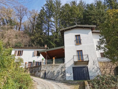 BESANO, DUE CASE INDIPENDENTI CON TERRENO