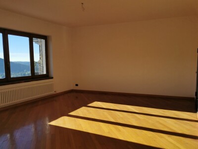 BISUSCHIO (POGLIANA), APPARTAMENTO CON GIARDINO