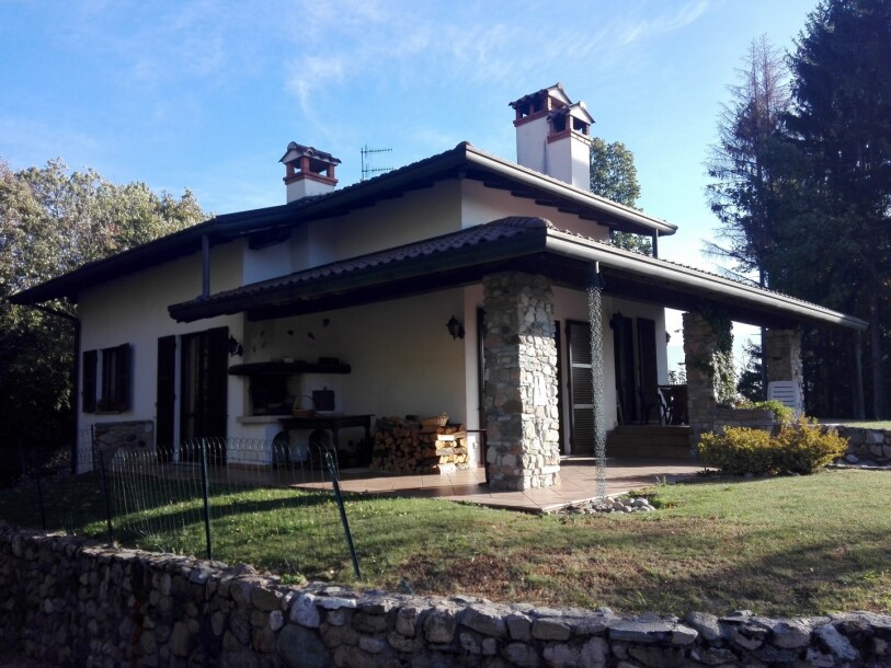CUASSO AL MONTE, VILLA CON GIARDINO-1