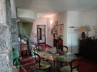 CUASSO AL MONTE, VILLA CON GIARDINO