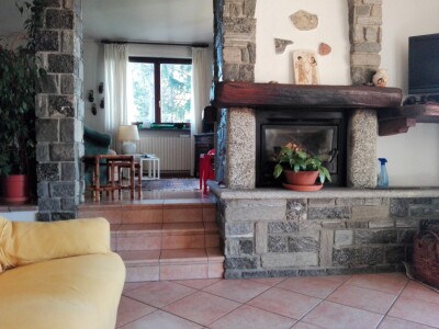 CUASSO AL MONTE, VILLA CON GIARDINO